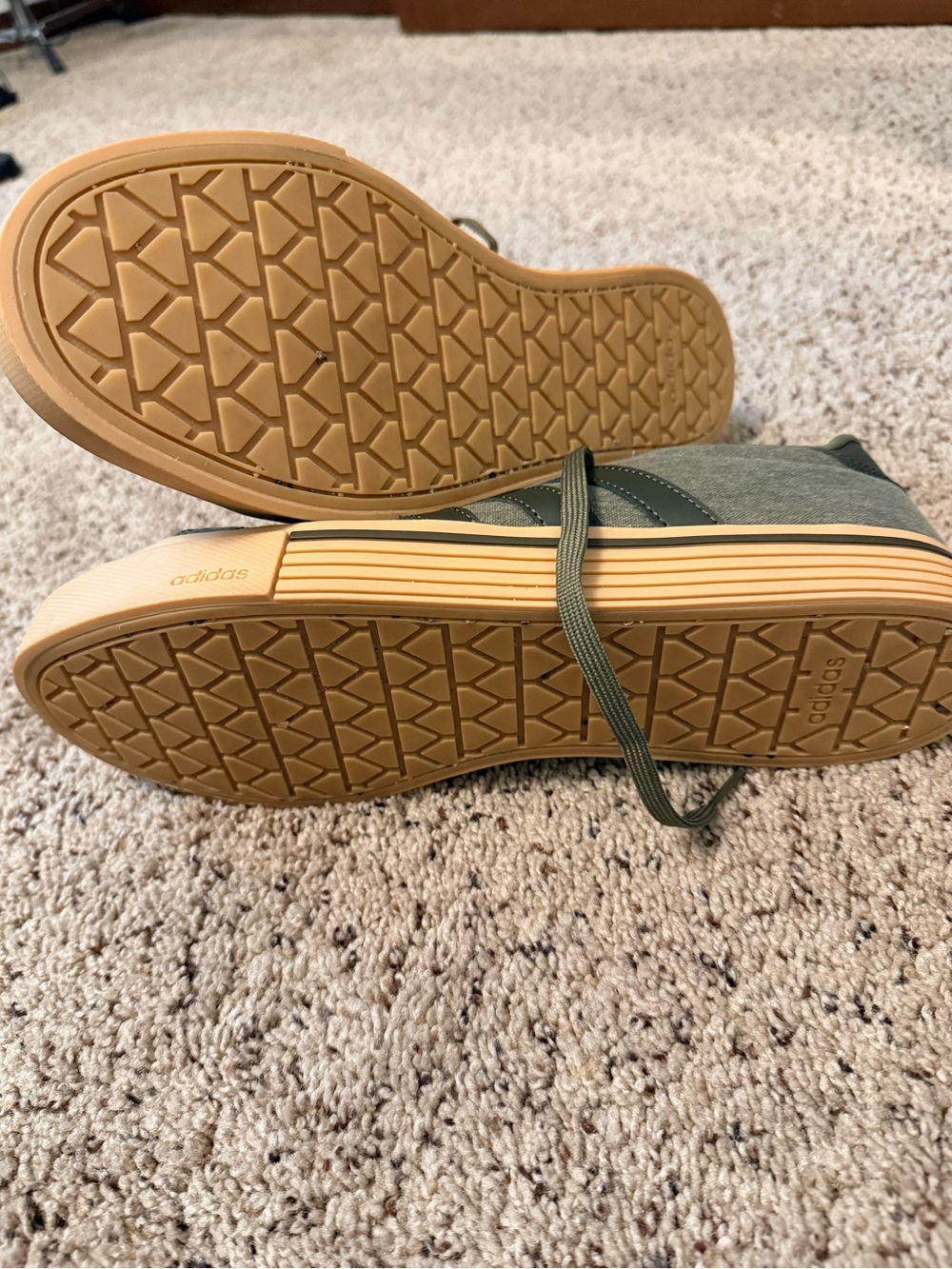 Adidas Men's Olive Green Casual Sneaker with Gum Sole size 11 - Picture 4 of 6